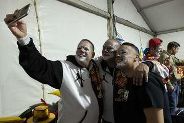 Los Nietos de SaryManchez se autodescalifican en la final de murgas al superar el tiempo establecido en señal de protesta/Lpacarnaval y TA.